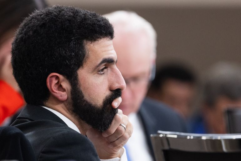 إبراهيم علبي أثناء المؤتمر الدولي حول سوريا في مركز المؤتمرات الوزاري بباريس في 13 فبراير/شباط 2025